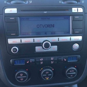 Prodajem Golf V 1.9 Tdi 2008 reg 12/2024 2600 eura Hitno0998262293