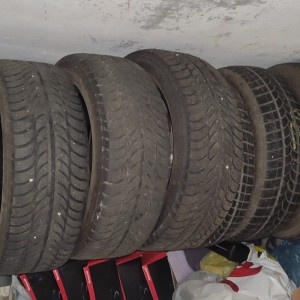 Auto gume sa felgama i bez felgi.