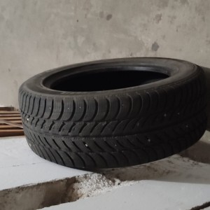 Auto gume sa felgama i bez felgi.