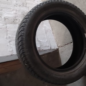 Auto gume sa felgama i bez felgi.