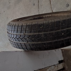 Auto gume sa felgama i bez felgi.