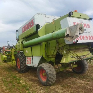 prodajem kombajn claas comandor 228cs