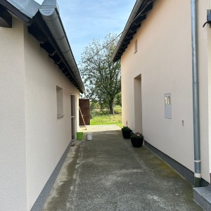 Velika nekretnina s velikim vrtom i modernom kućom