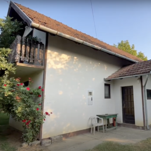 Seosko imanje s tri kuće