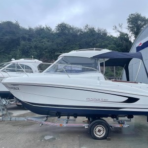 2011 Beneteau Antares 5.80 Motor Boat