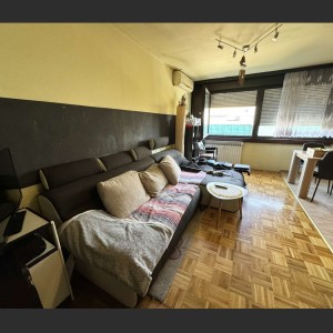 Prodajem stan u centru Dugava 65,64m2