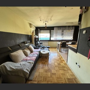 Prodajem stan u centru Dugava 65,64m2