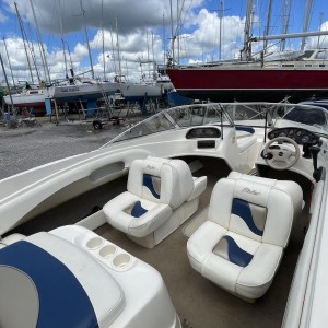 2001 Rinker 180 Bowrider Sports Boat