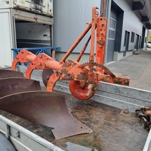Trobrazni plug Kverneland 14"