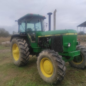 JOHN DEERE 4440