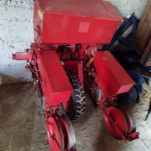 Utovarna,transporter za sijeno,tanjurace,plug,sijalica za kuruzu
