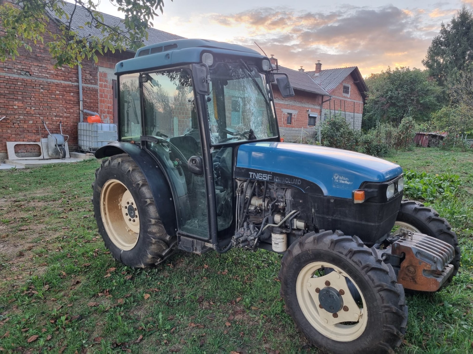 Traktor New Holland TN65F