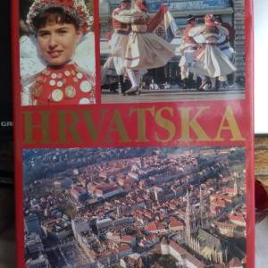 Stroj za mljevenje i pasiranje voća i povrća