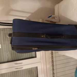 Prodajem kofer nekoristen
