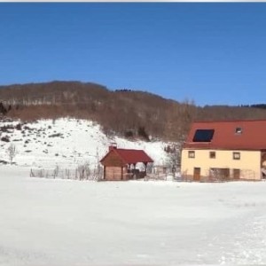 Prodaja kompletno adaptirane kuće u Mrkoplju - pogodna za bavljenje turizmom