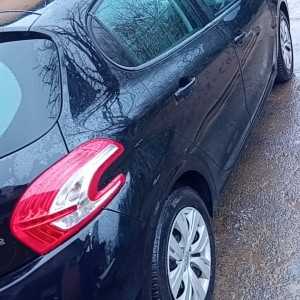 Prodajem peugeot208