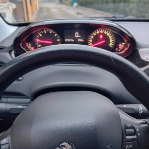 Prodajem peugeot208
