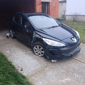Peugeot 308 2010 karamboliran