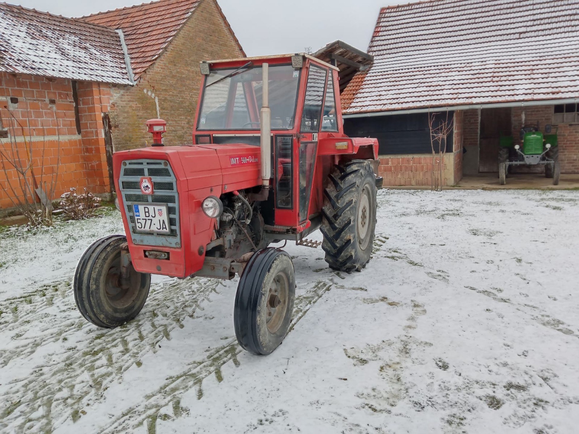 Traktor i priključci
