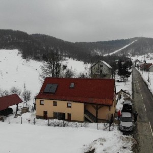 Prodaja kompletno adaptirane kuće u Mrkoplju - pogodna za bavljenje turizmom