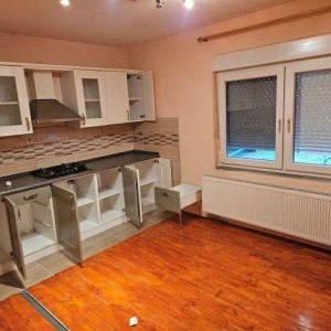 obiteljska kuca u selu Krcenik
