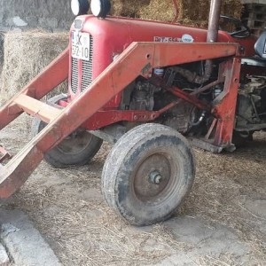 PRODAJEM TRAKTOR IMT 558 SA PREDNJIM UTOVARIVAČEM