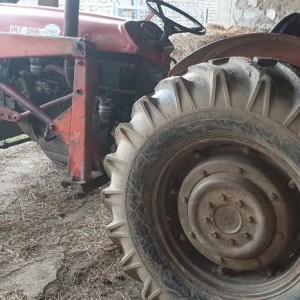 PRODAJEM TRAKTOR IMT 558 SA PREDNJIM UTOVARIVAČEM