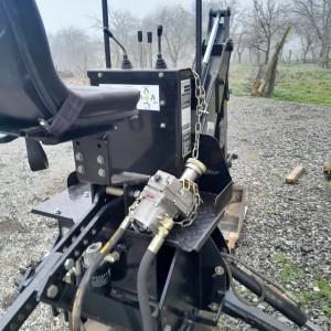 TRAKTORSKI BAGER BH 7600