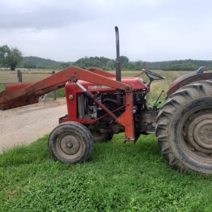 PRODAJEM TRAKTOR IMT 558 SA PREDNJIM UTOVARIVAČEM