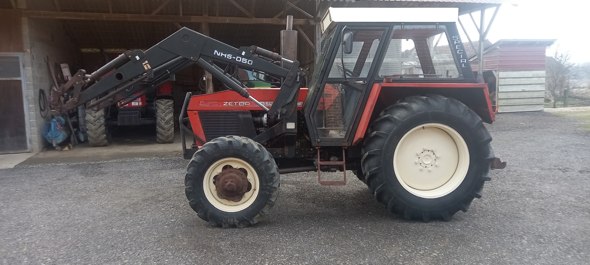 Traktor Zetor 10145 sa prednjim utovarivačem