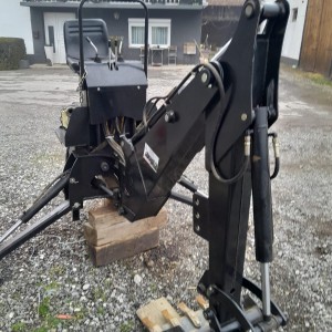 TRAKTORSKI BAGER BH 7600