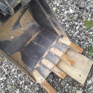 TRAKTORSKI BAGER BH 7600