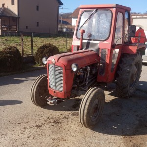 IMT 533 De Luxe 74. g. s kabinom