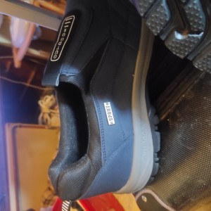 NOVE NIKAD NOŠENE LAGANE OUTDOOR SPORTSKE TENISICE br. 47 prodajem