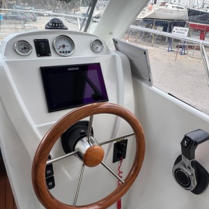 Motorni brod Beneteau Antares