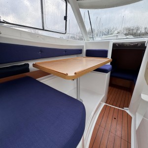 Motorni brod Beneteau Antares