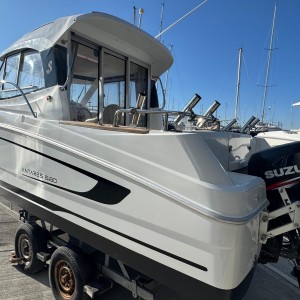 Motorni brod Beneteau Antares