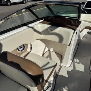 Chaparral Motorni Brod