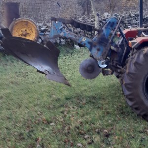 Prodajem traktor Valpadana 7070