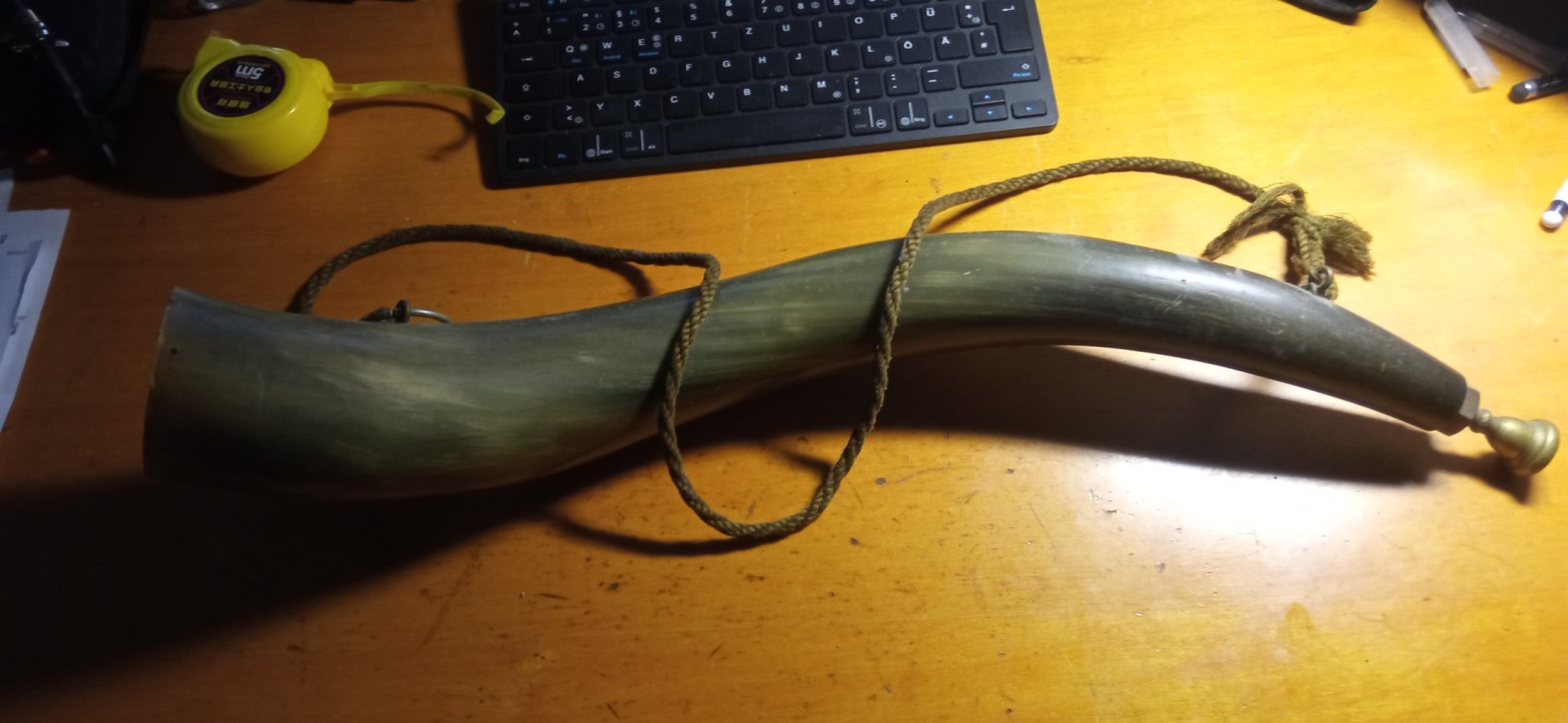 Lovački rog prirodni sa piskom od prirodnog roga 56 cm