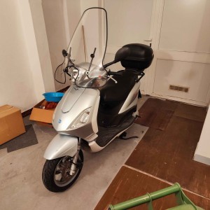 Prodajem Skuter Piaggio Fly 100 1.100 Eura