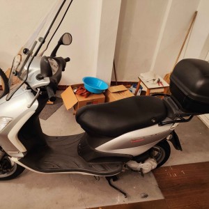 Prodajem Skuter Piaggio Fly 100 1.100 Eura