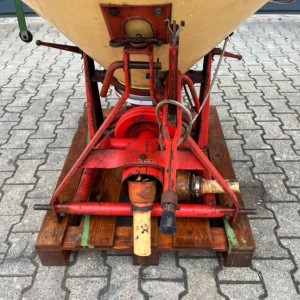 Rasipač Vicon 300 kg