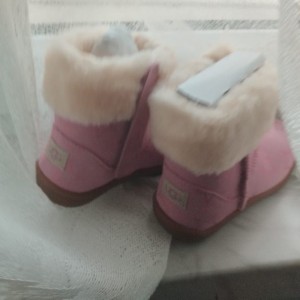 Nove UGG čizmice za djecu broj 26