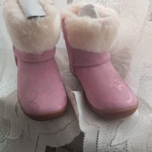 Nove UGG čizmice za djecu broj 26