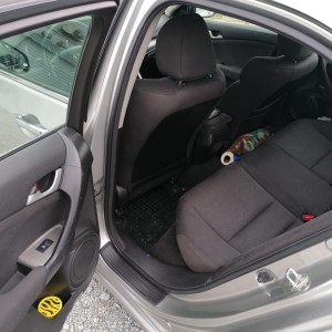 Prodajem automobil