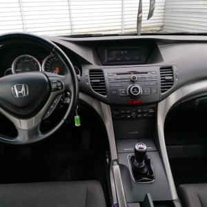 Prodajem automobil