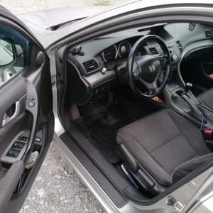 Prodajem automobil