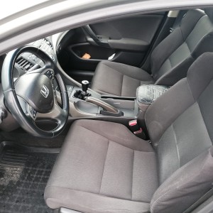 Prodajem automobil