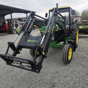 JOHN DEERE SA UTOVARIVAČEM